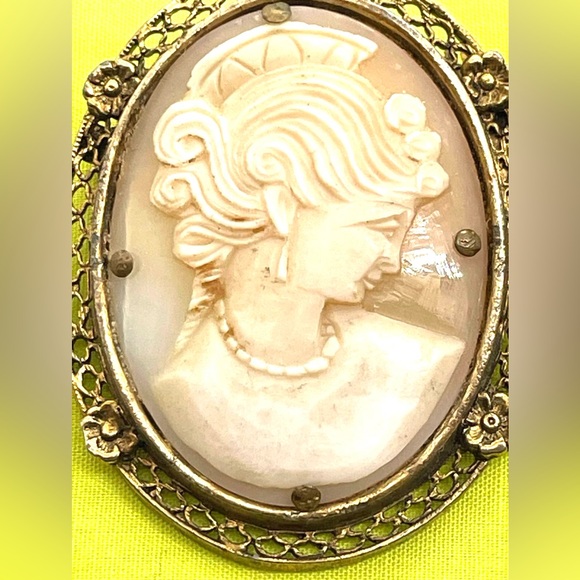 Genuine Cameo Pretty Lady Shell Brooch - Picture 5 of 8